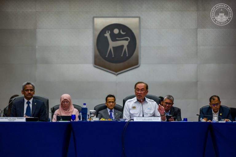 Anwar Ibrahim’s Pay Cut Proposal: Lip Service or Genuine Gesture?